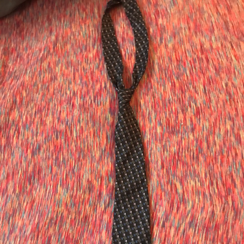 NEW PAUL LAWRENCE BOYS TIE BLACK & PURPLE